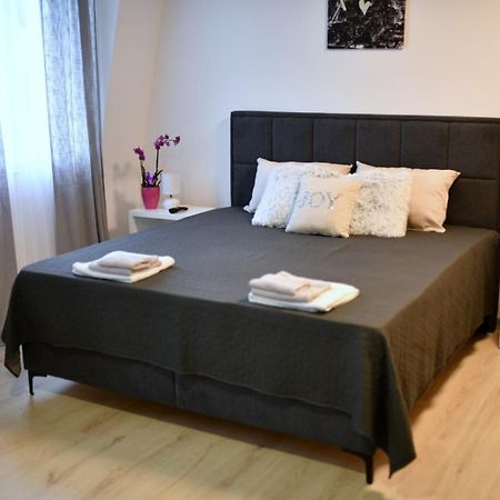 West In Apartments Cacak Ngoại thất bức ảnh