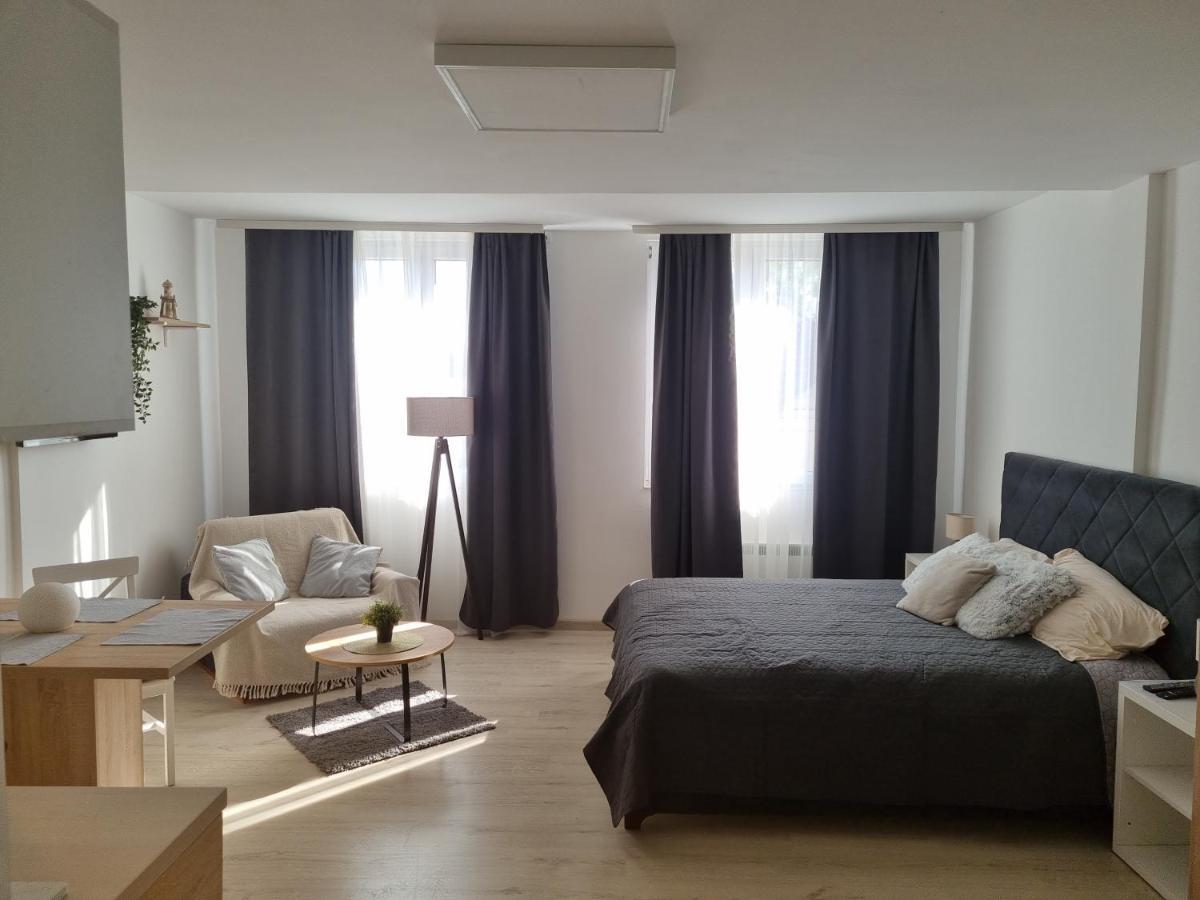West In Apartments Cacak Ngoại thất bức ảnh