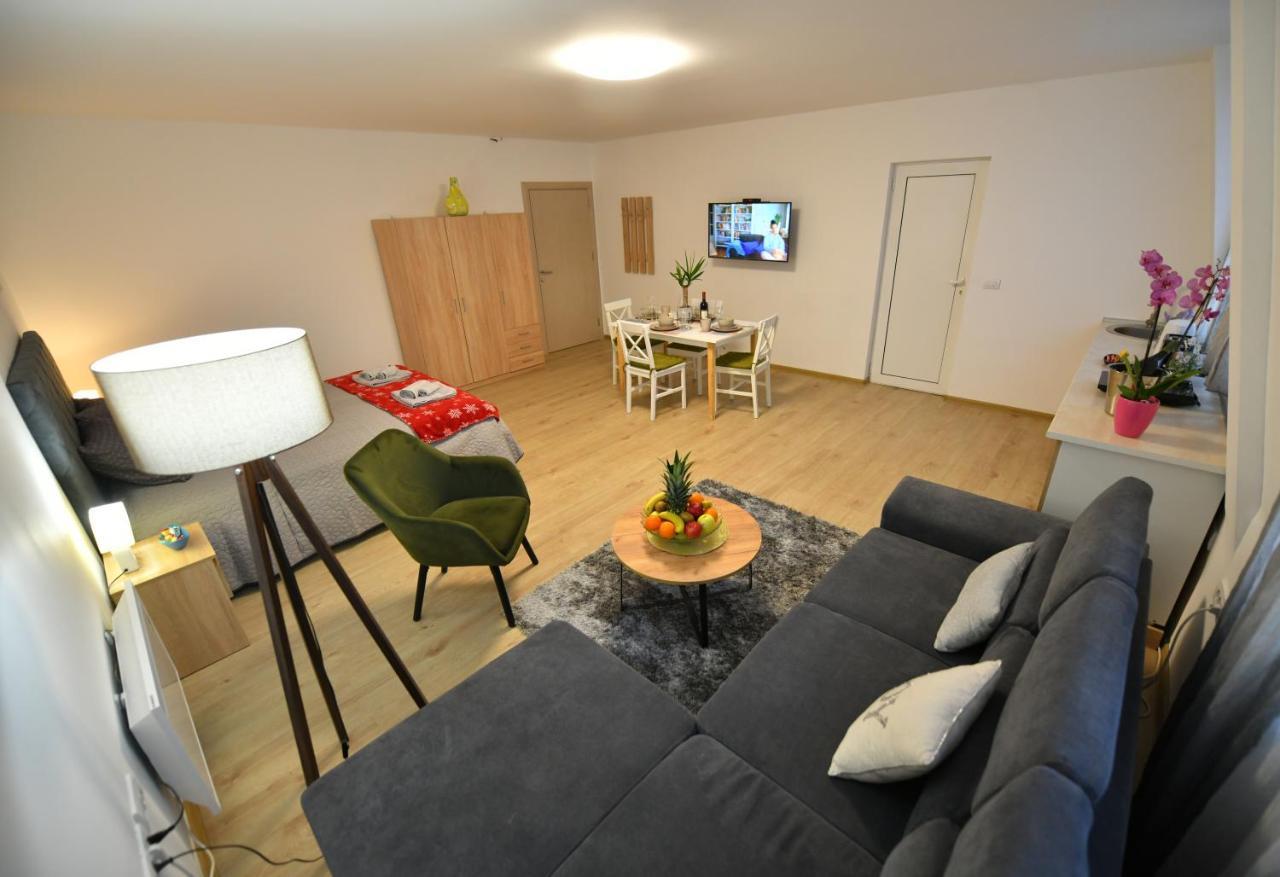 West In Apartments Cacak Ngoại thất bức ảnh