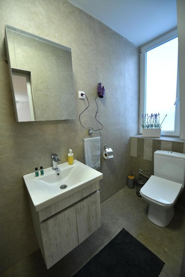 West In Apartments Cacak Ngoại thất bức ảnh