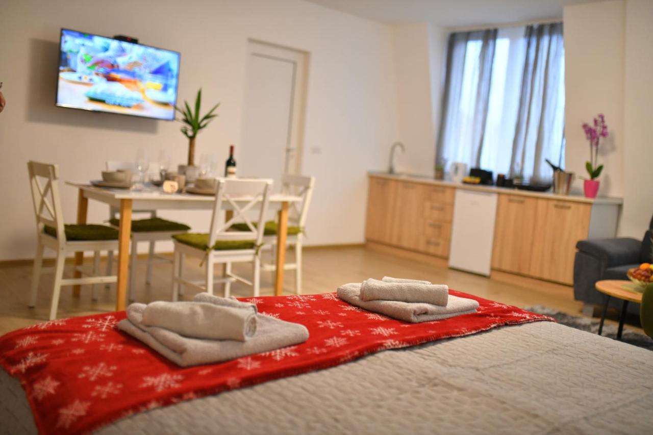 West In Apartments Cacak Ngoại thất bức ảnh