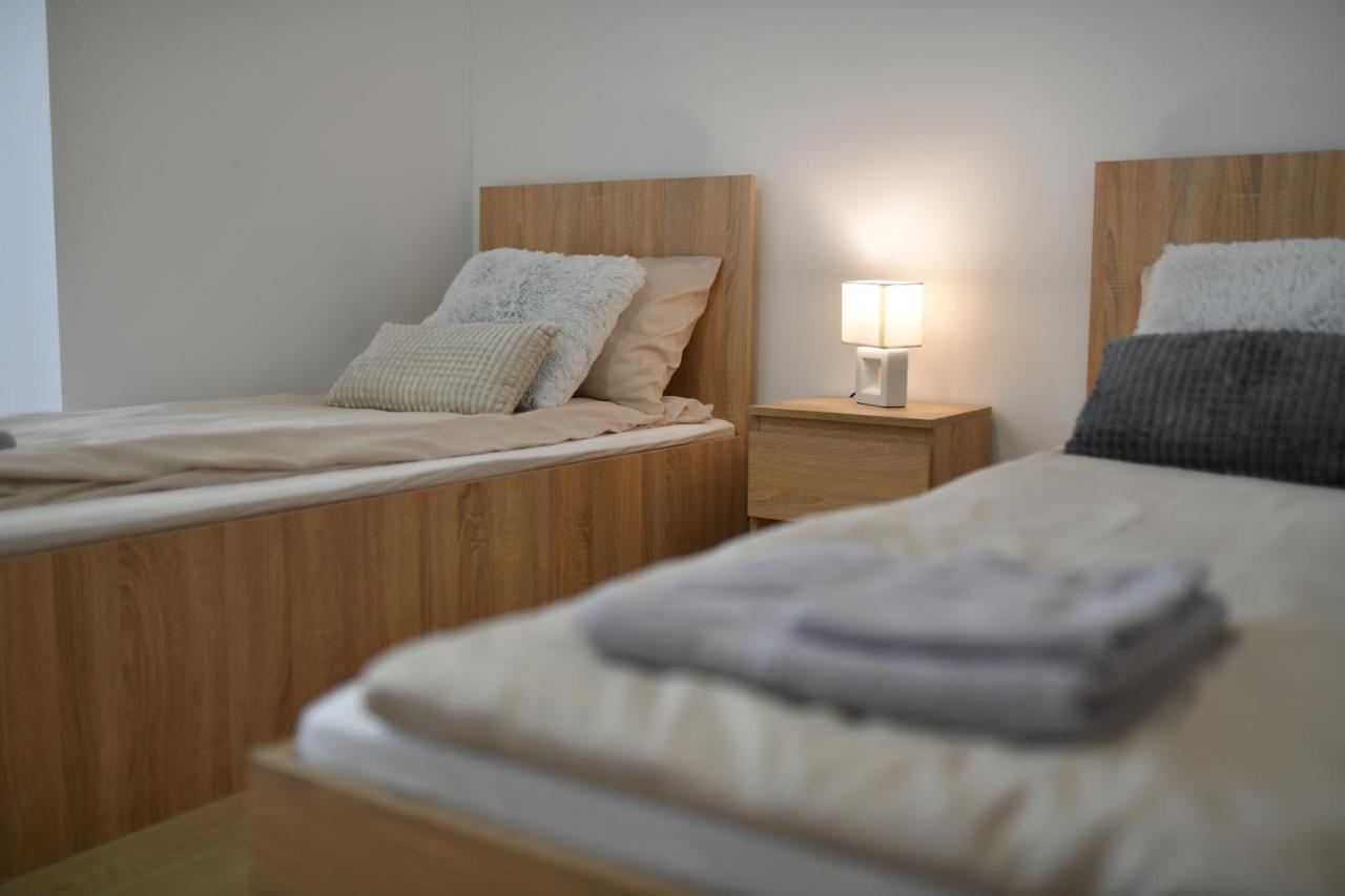 West In Apartments Cacak Ngoại thất bức ảnh