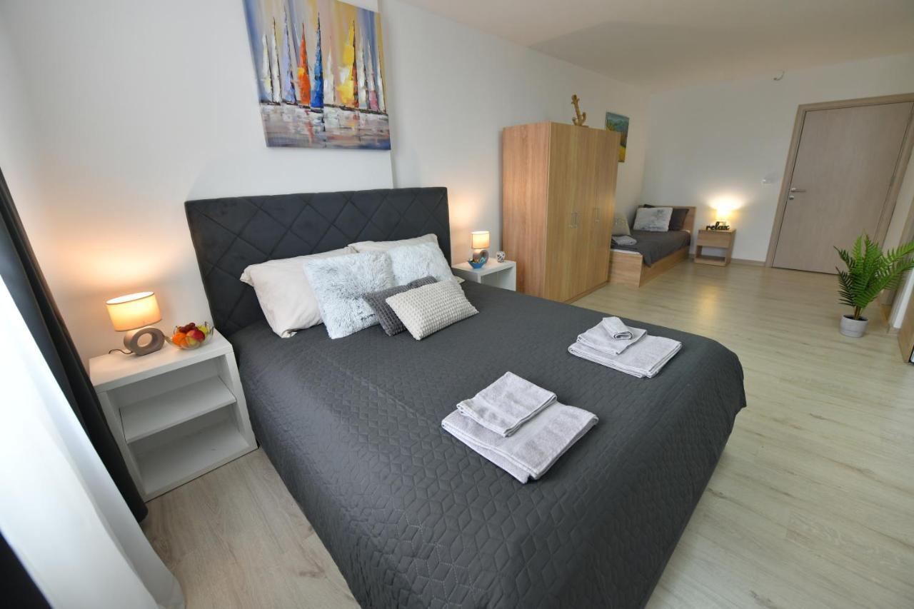 West In Apartments Cacak Ngoại thất bức ảnh