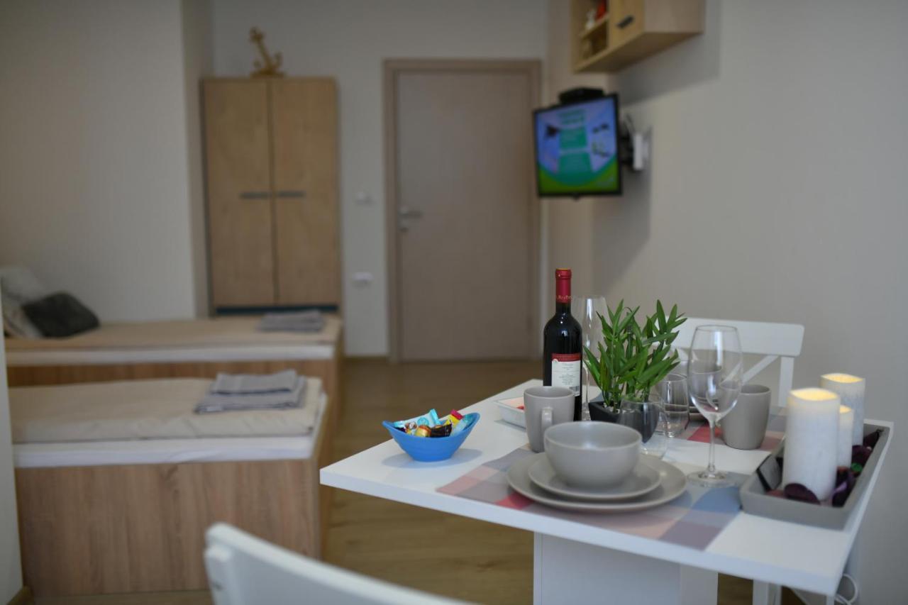 West In Apartments Cacak Ngoại thất bức ảnh
