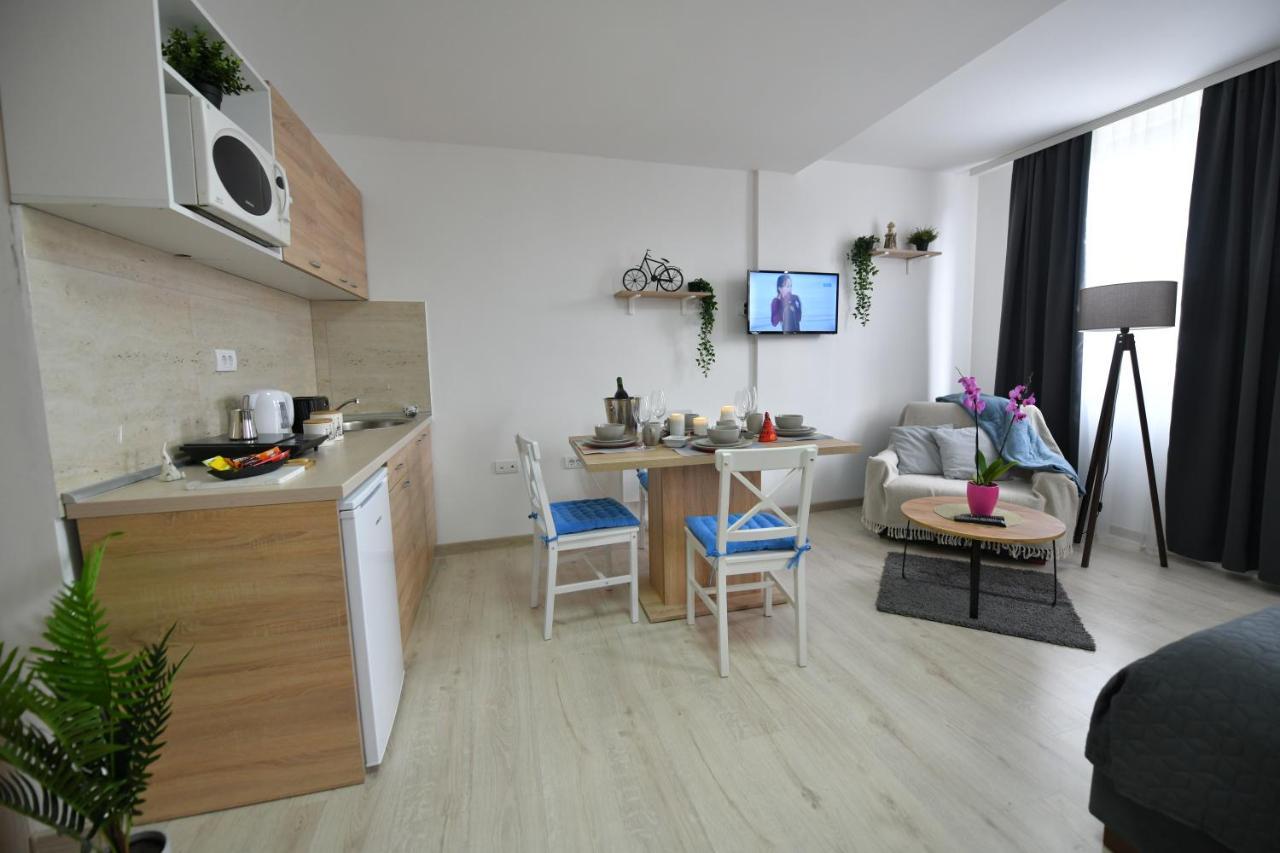 West In Apartments Cacak Ngoại thất bức ảnh