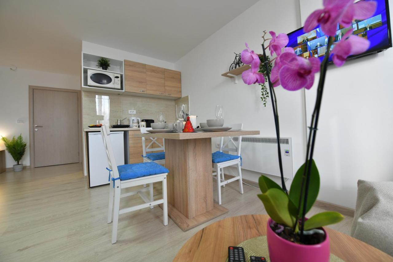 West In Apartments Cacak Ngoại thất bức ảnh
