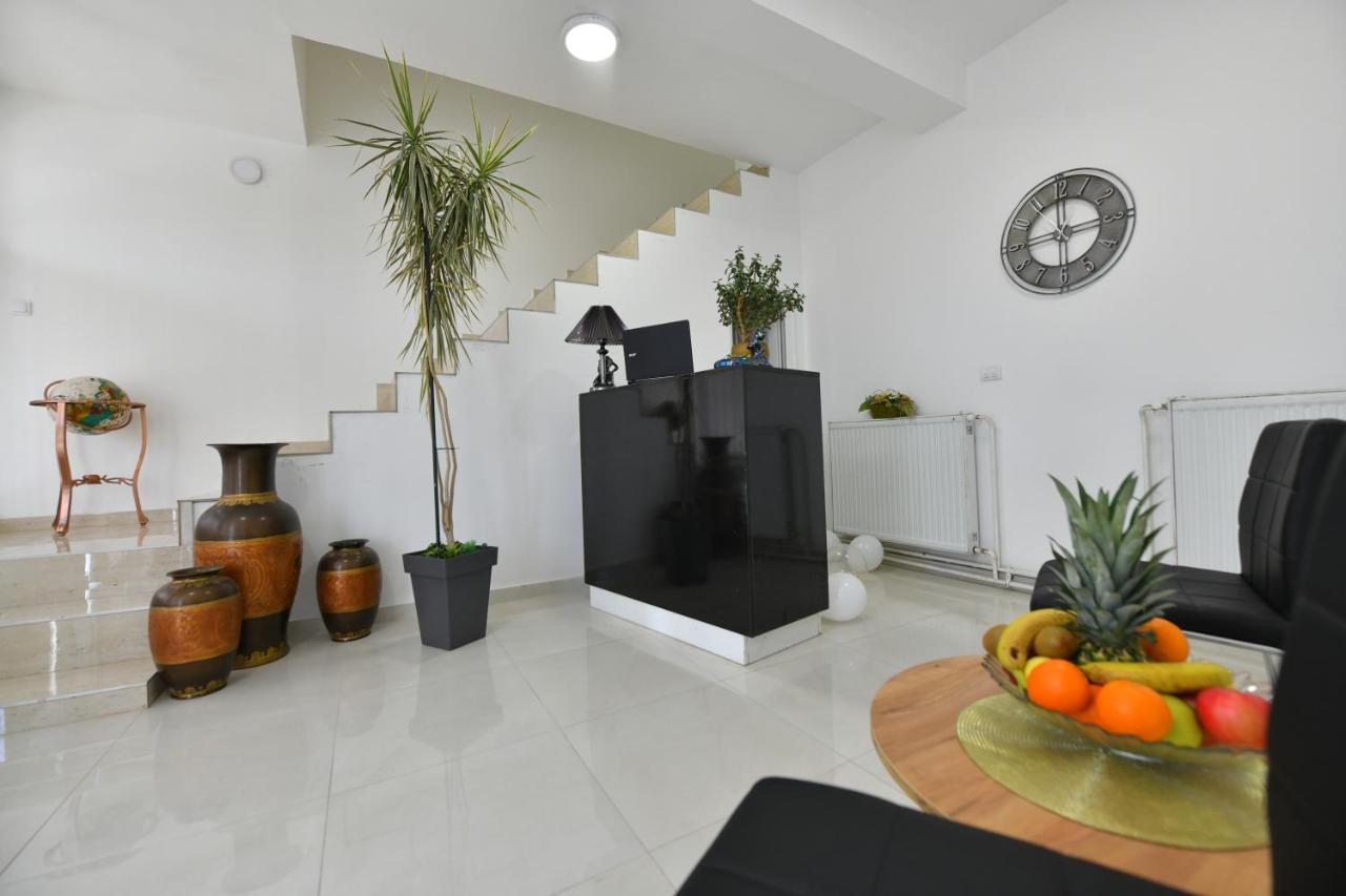 West In Apartments Cacak Ngoại thất bức ảnh
