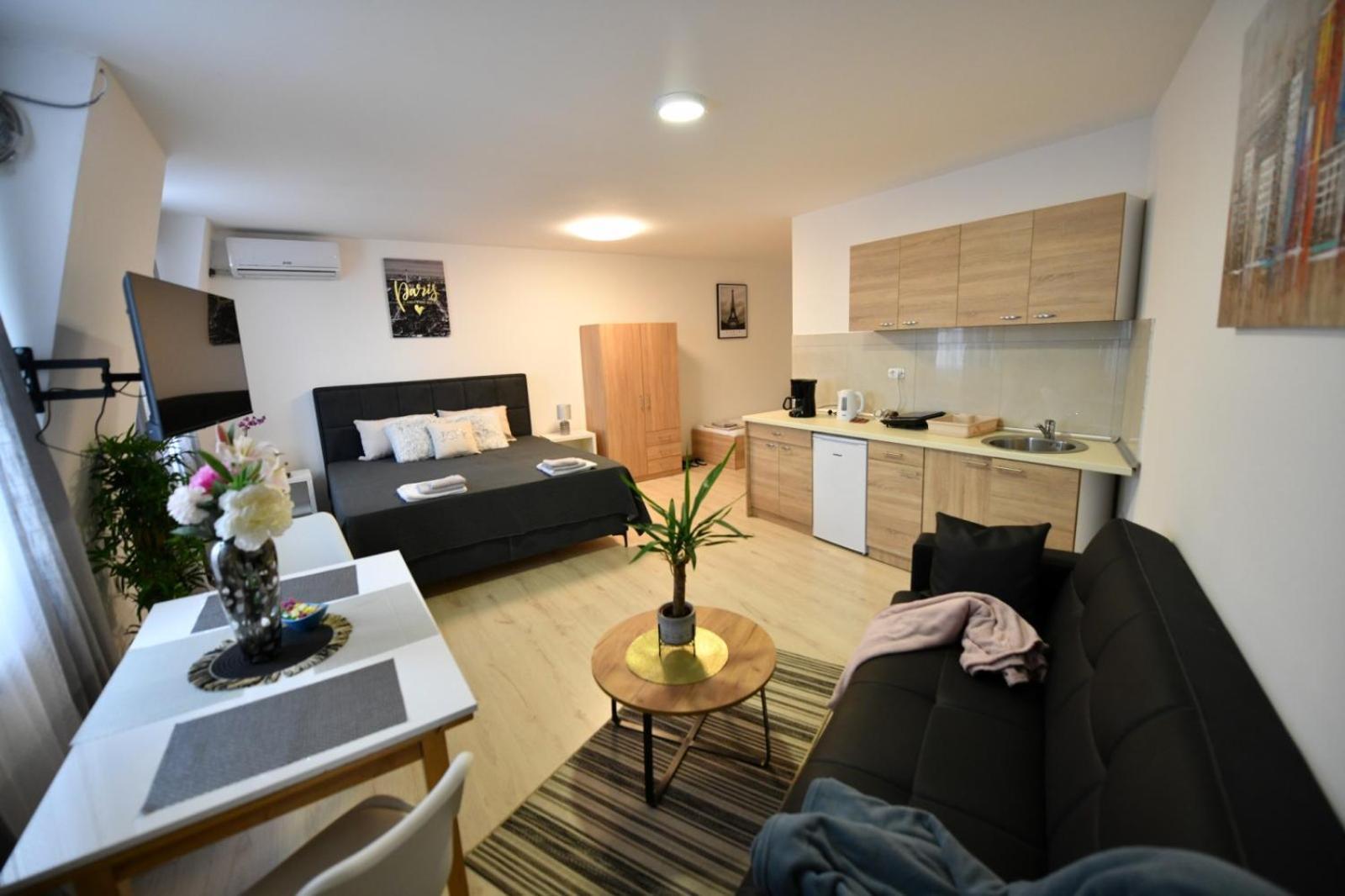 West In Apartments Cacak Ngoại thất bức ảnh