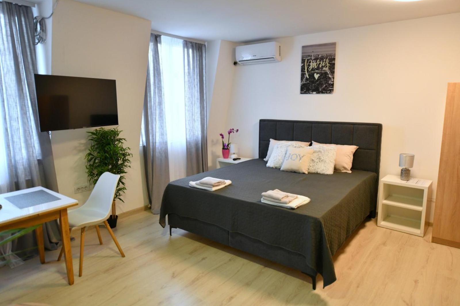 West In Apartments Cacak Ngoại thất bức ảnh