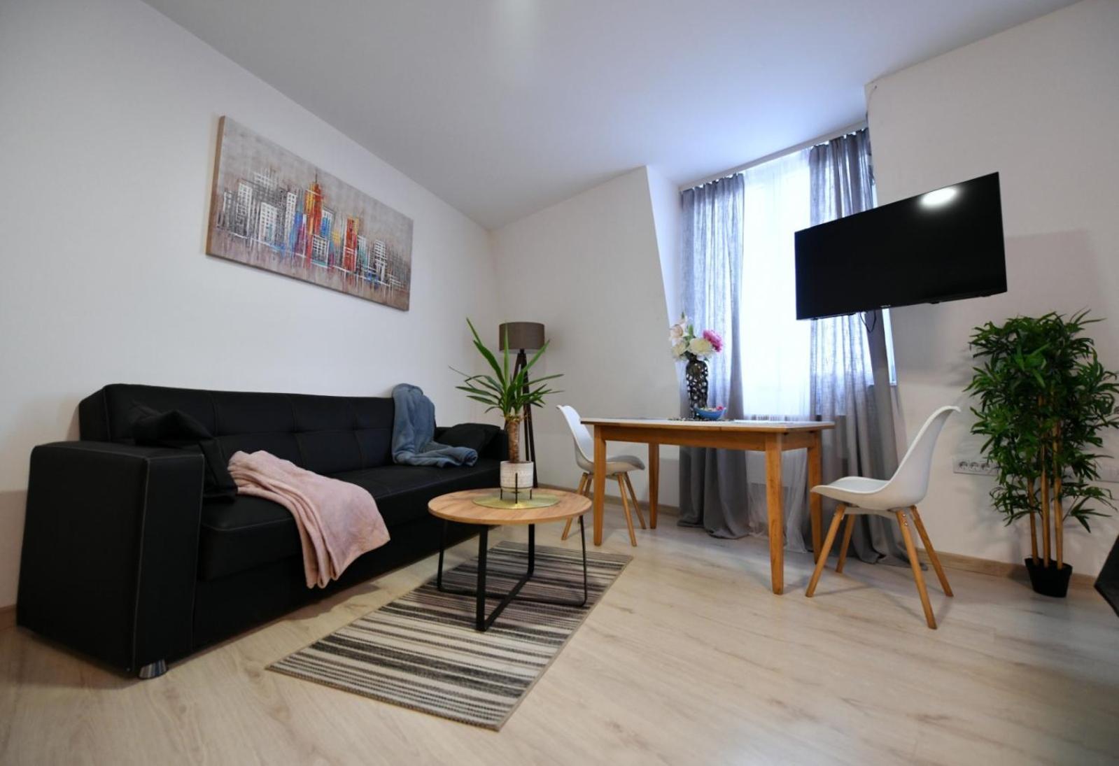 West In Apartments Cacak Ngoại thất bức ảnh